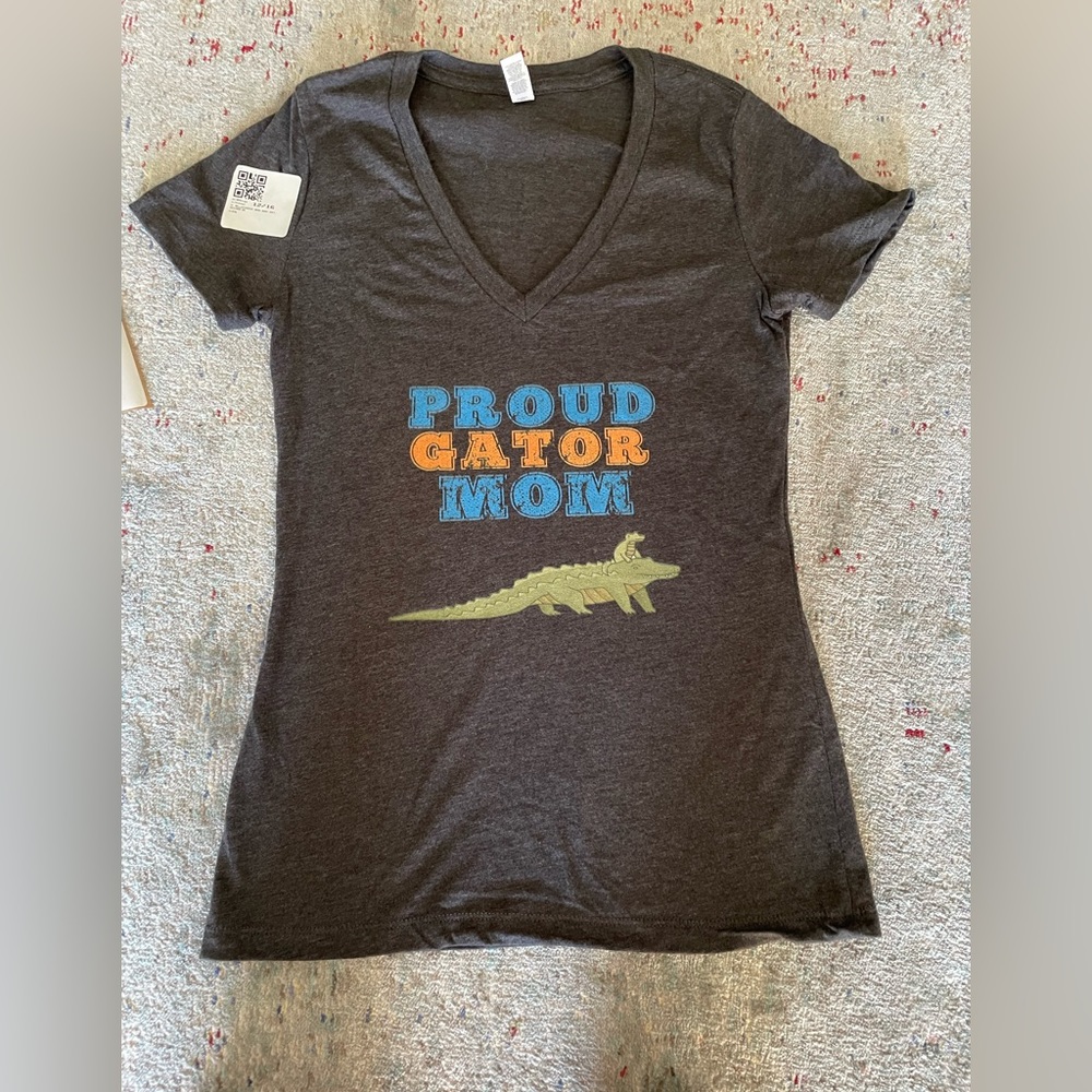 UF GatorsTee-Proud Gator Mom